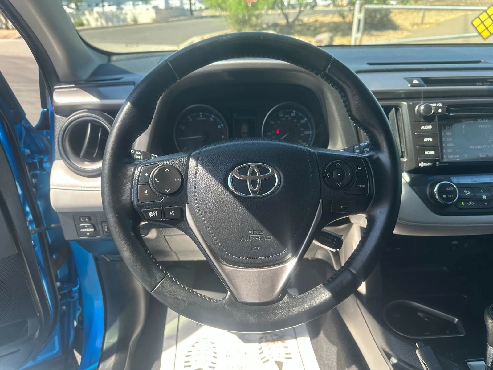 Used 2017 Toyota RAV4 XLE AWD/4WD image 12