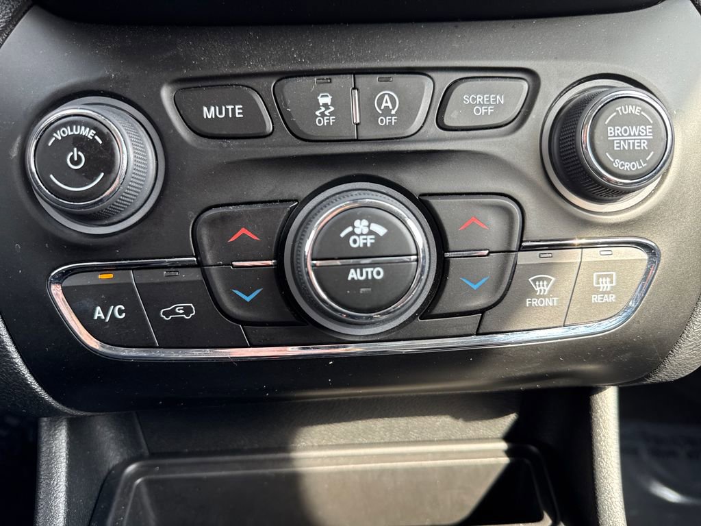 Used 2023 Jeep Cherokee Trailhawk w/ Premium Leather Package image 43