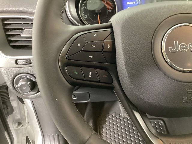 Used 2023 Jeep Cherokee Trailhawk image 19