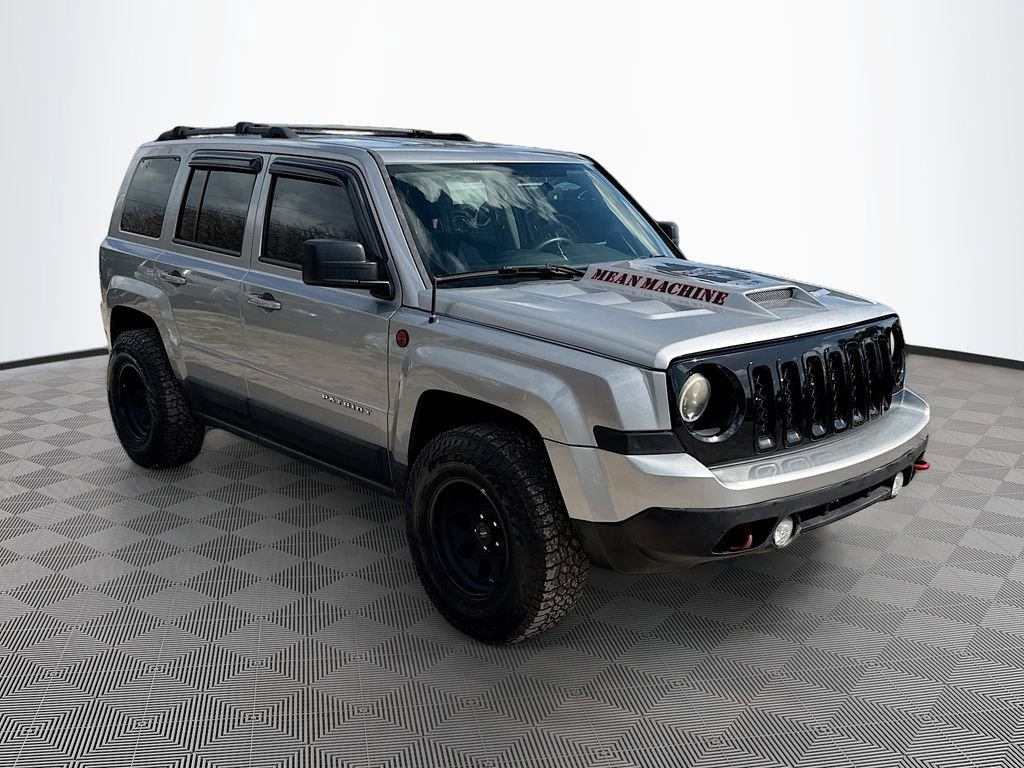 Used 2017 Jeep Patriot Latitude AWD/4WD image 4