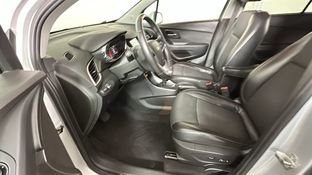 Used 2017 Chevrolet Trax LT w/ LT Convenience Package FWD image 12