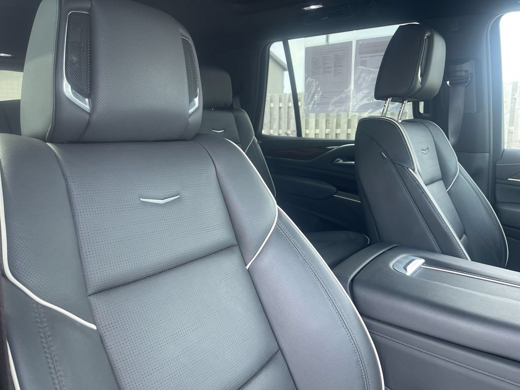 Certified 2023 Cadillac Escalade Premium Luxury w/ Performance Package AWD/4WD image 44