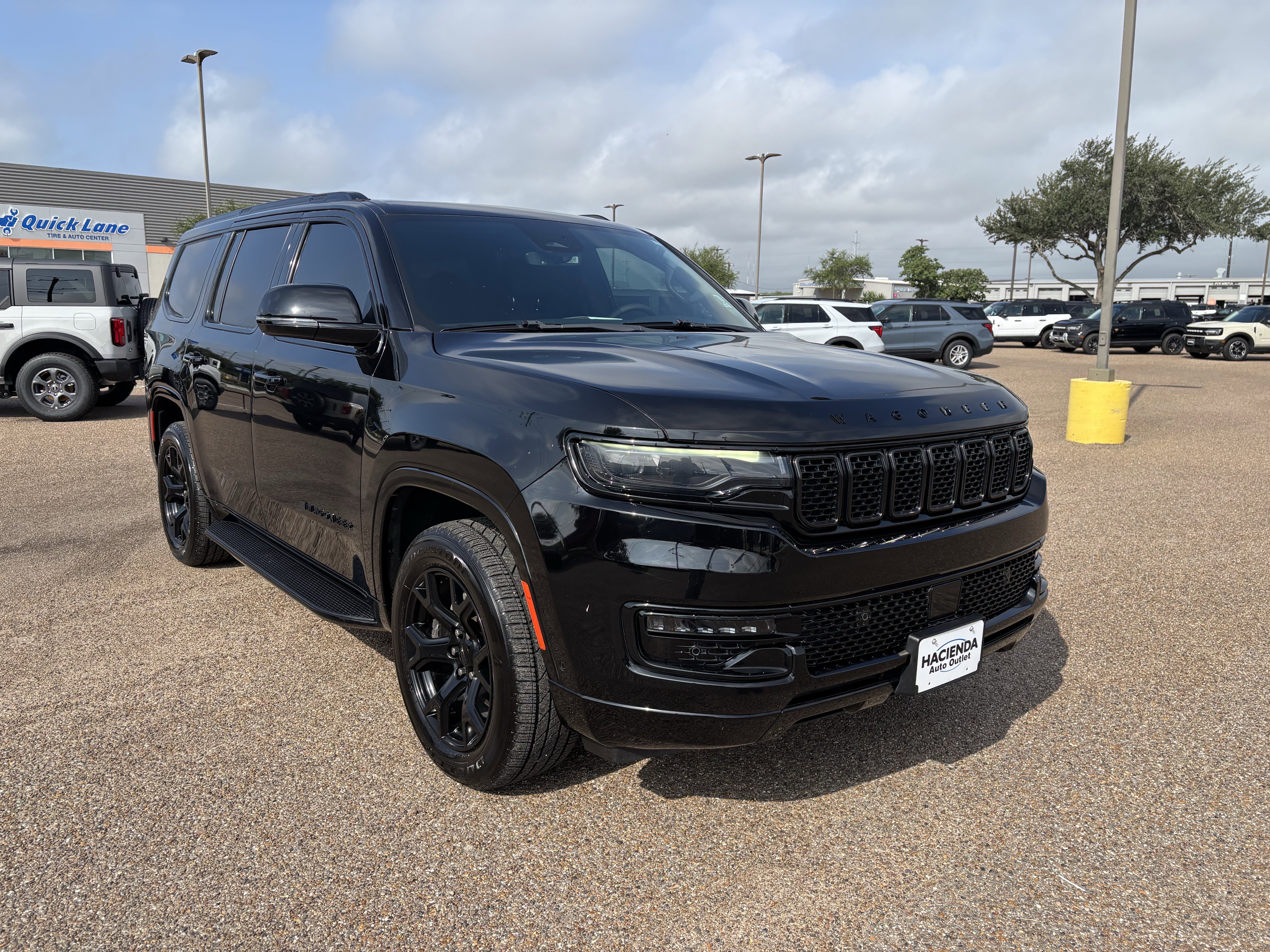 Used 2023 Jeep Wagoneer Series II AWD/4WD image 5