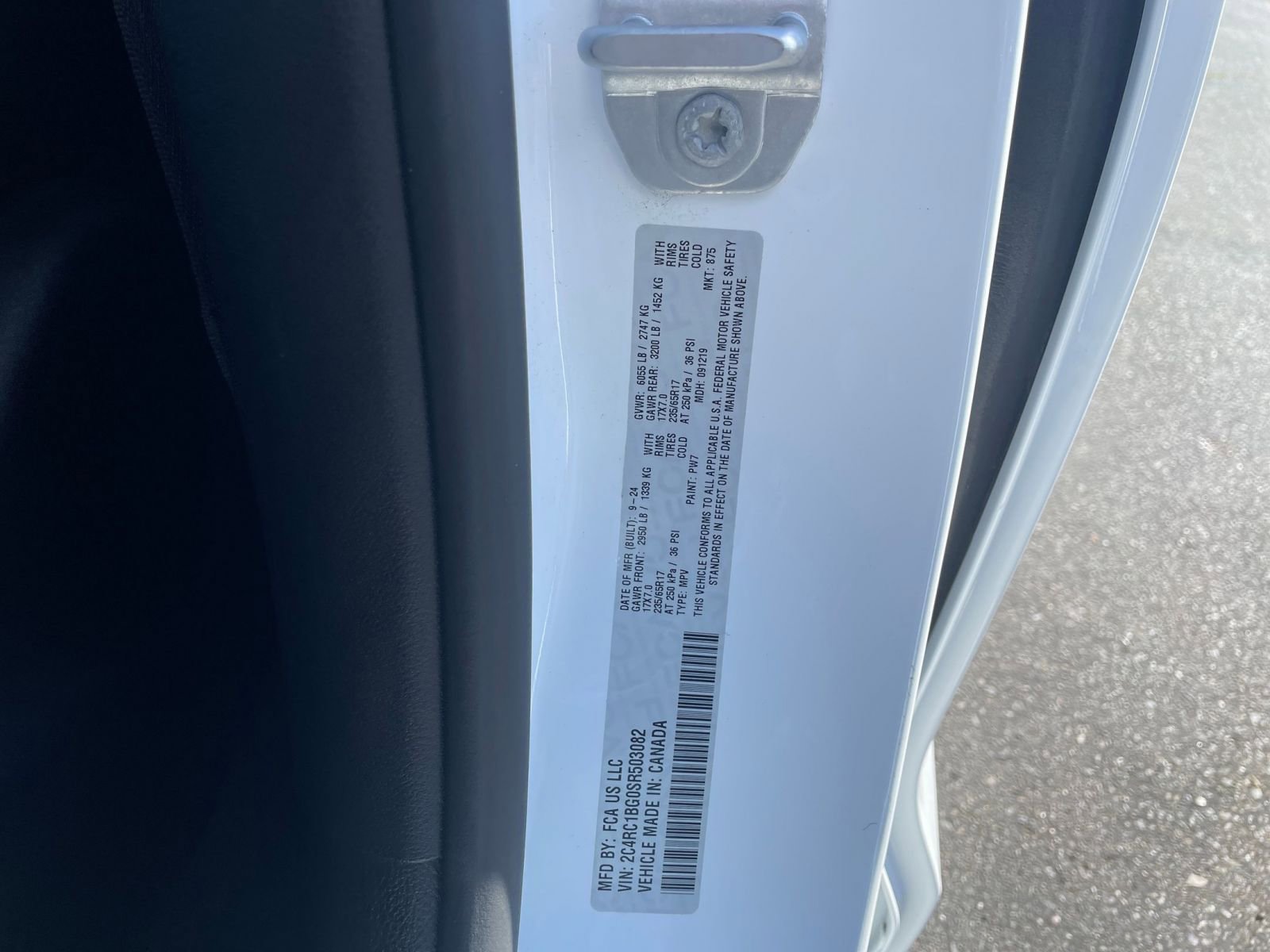 Used 2025 Chrysler Pacifica Select image 25