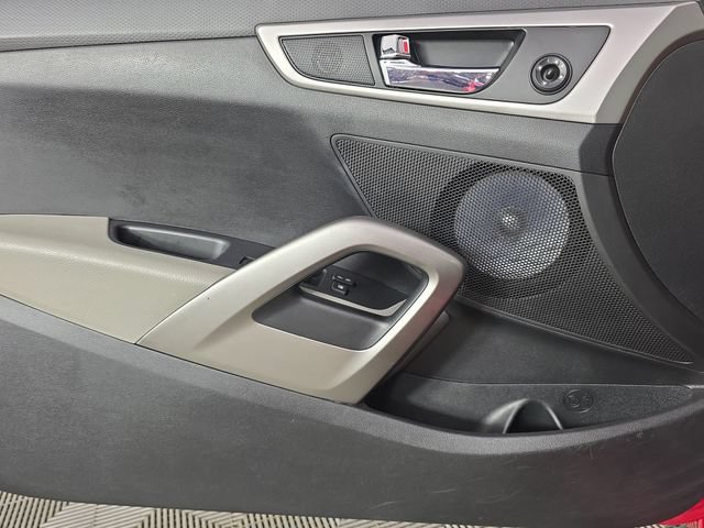 Used 2014 Hyundai Veloster FWD image 32