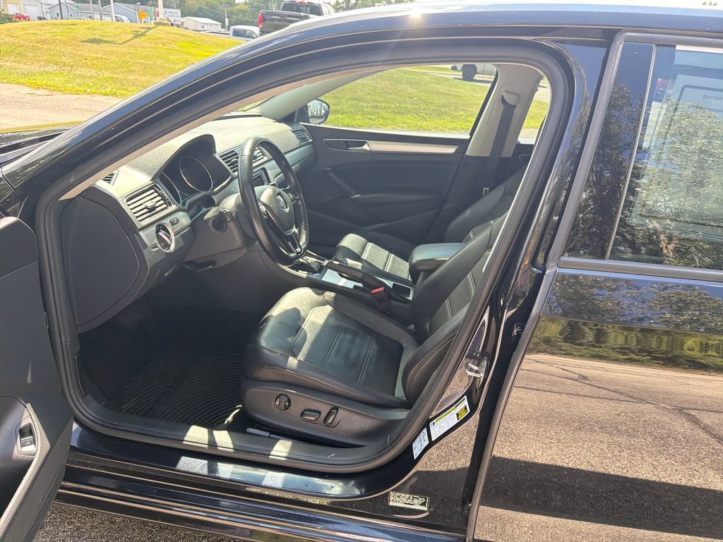 Used 2019 Volkswagen Passat 2.0T Wolfsburg FWD image 10