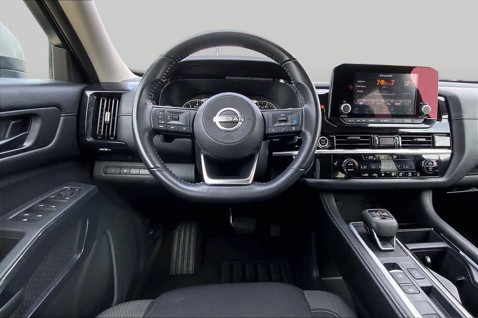 Used 2024 Nissan Pathfinder SV FWD image 6