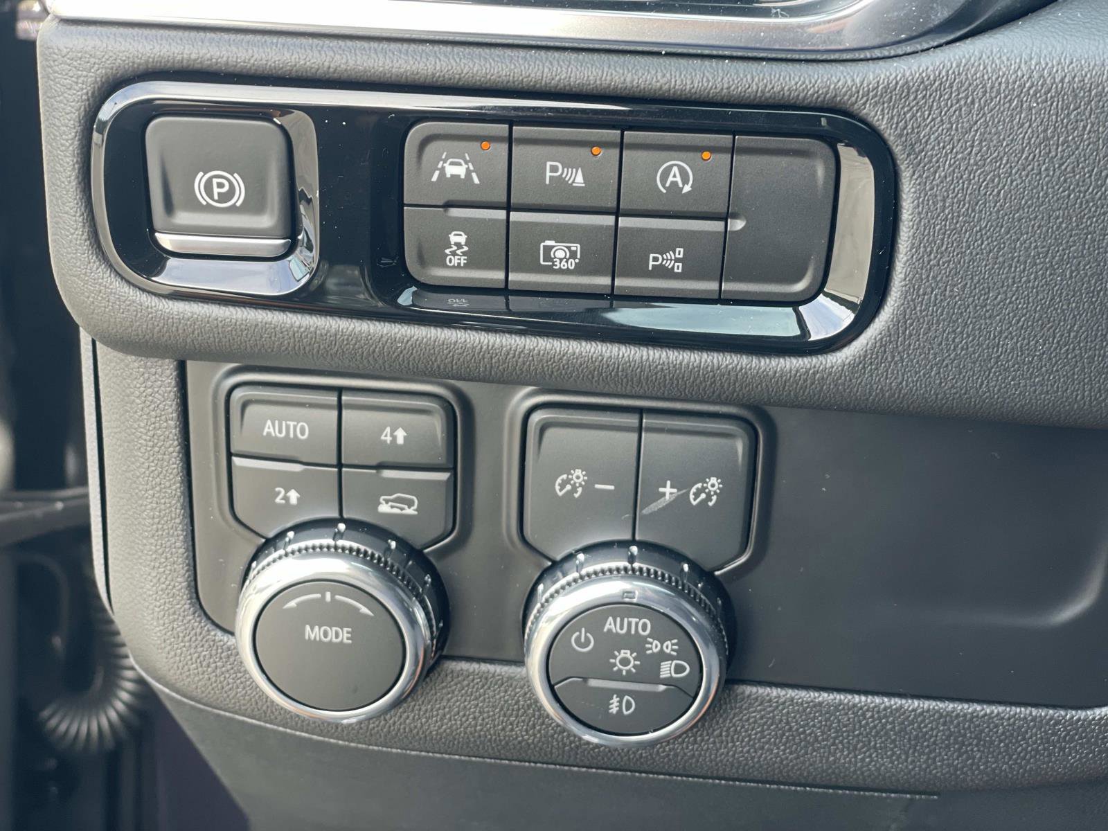 New 2026 GMC Yukon XL Elevation image 19