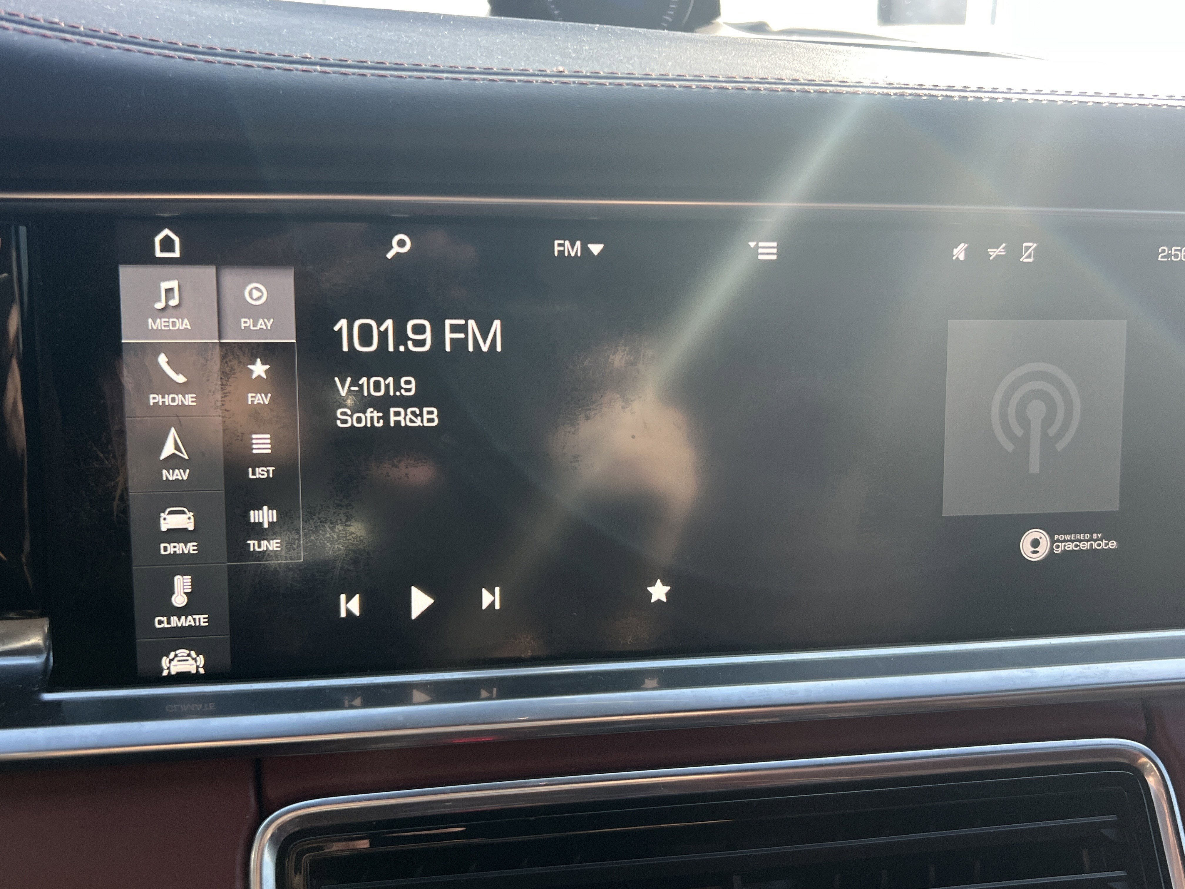 Used 2017 Porsche Panamera 4 image 23