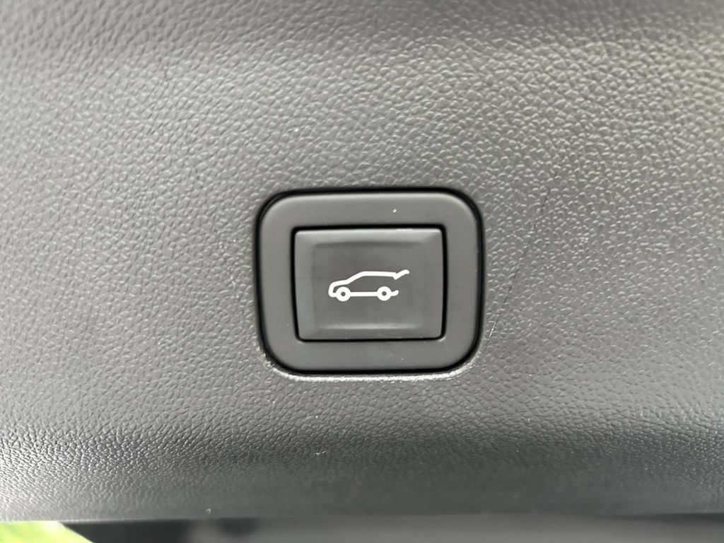 Used 2024 Chevrolet Tahoe LT RWD image 11