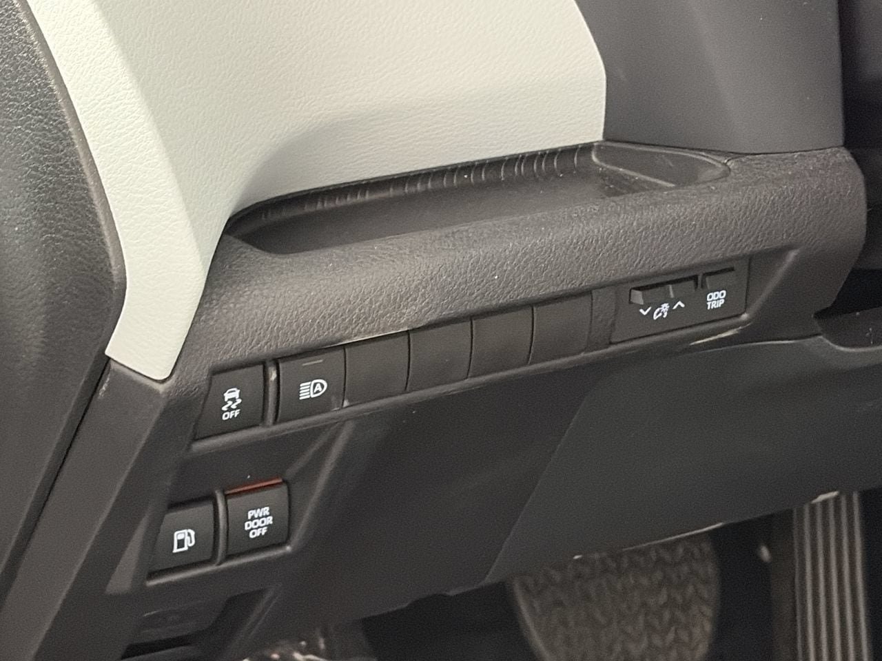Used 2026 Toyota Sienna LE FWD image 12