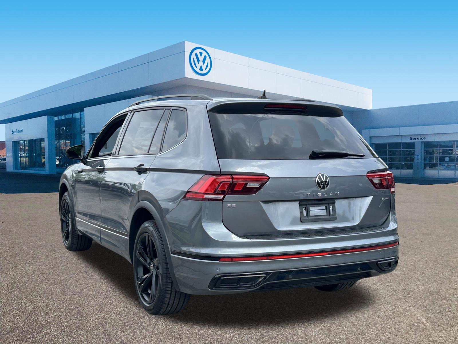 Used 2024 Volkswagen Tiguan SE R-Line AWD/4WD image 5