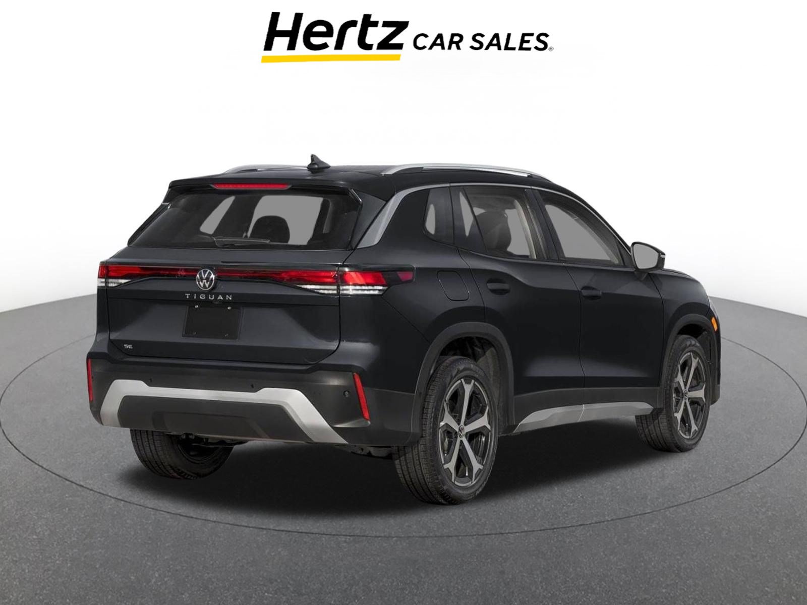 Used 2026 Volkswagen Tiguan SE FWD image 2