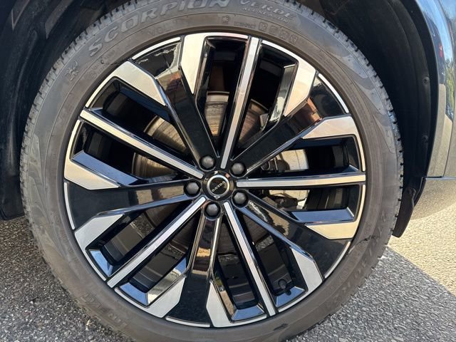 Certified 2025 Volvo XC90 B5 Plus image 10