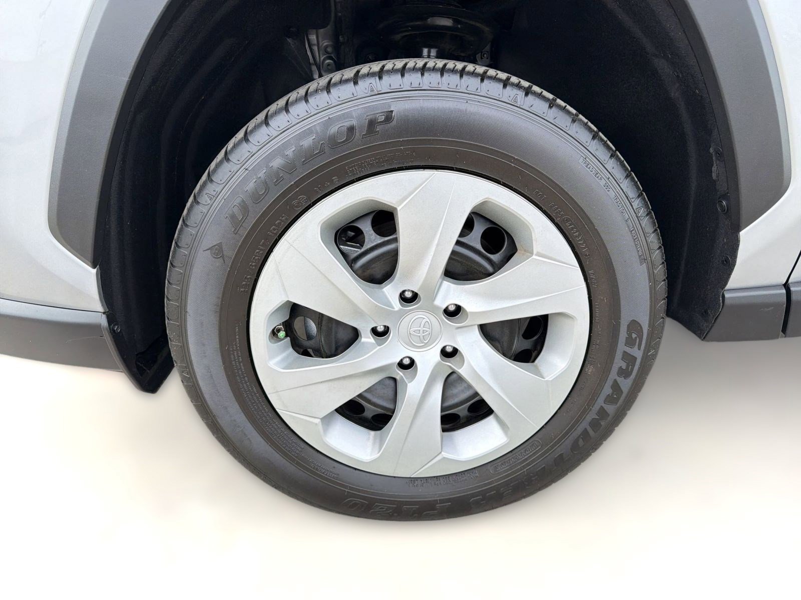 Used 2022 Toyota RAV4 LE image 11