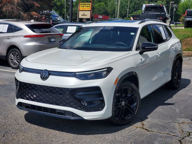 Certified 2025 Volkswagen Tiguan SE R-Line FWD image 36
