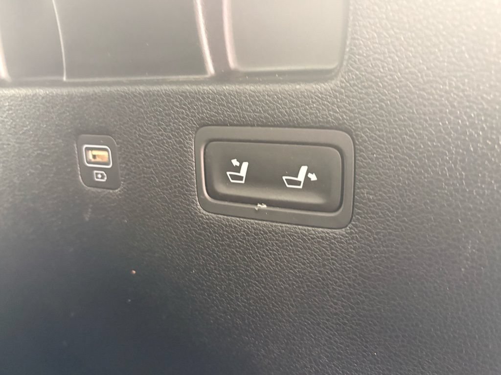Used 2021 Hyundai Palisade Limited FWD image 11