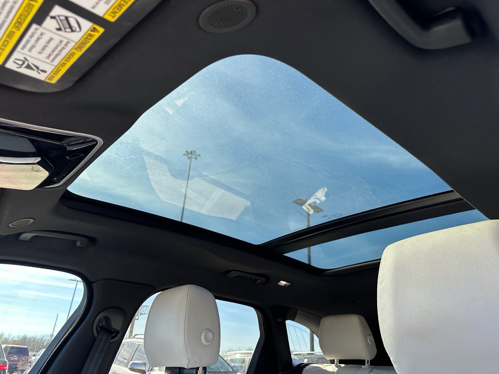 Used 2023 Land Rover Range Rover Velar R-Dynamic S image 22