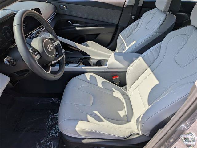 Used 2025 Hyundai Elantra Limited FWD image 17