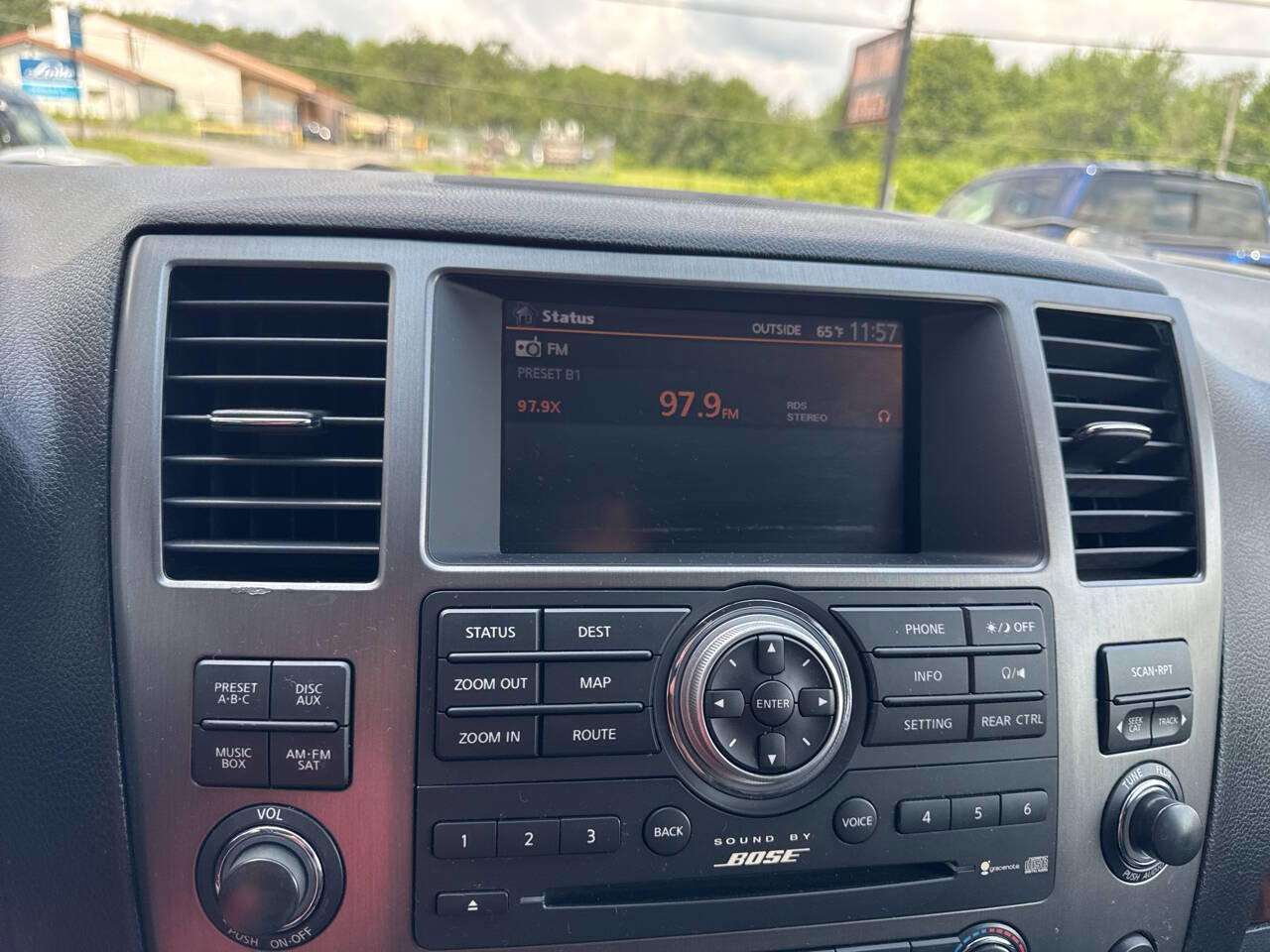 Used 2010 Nissan Armada Platinum image 35