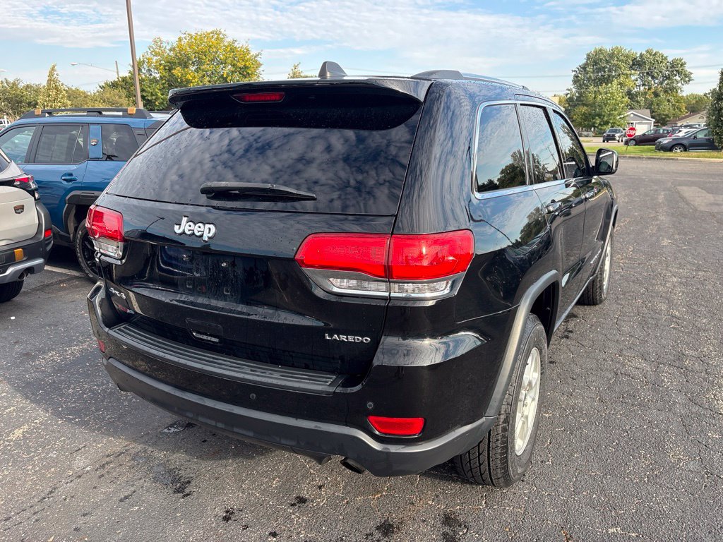 Used 2017 Jeep Grand Cherokee Laredo w/ Quick Order Package 23E AWD/4WD image 3