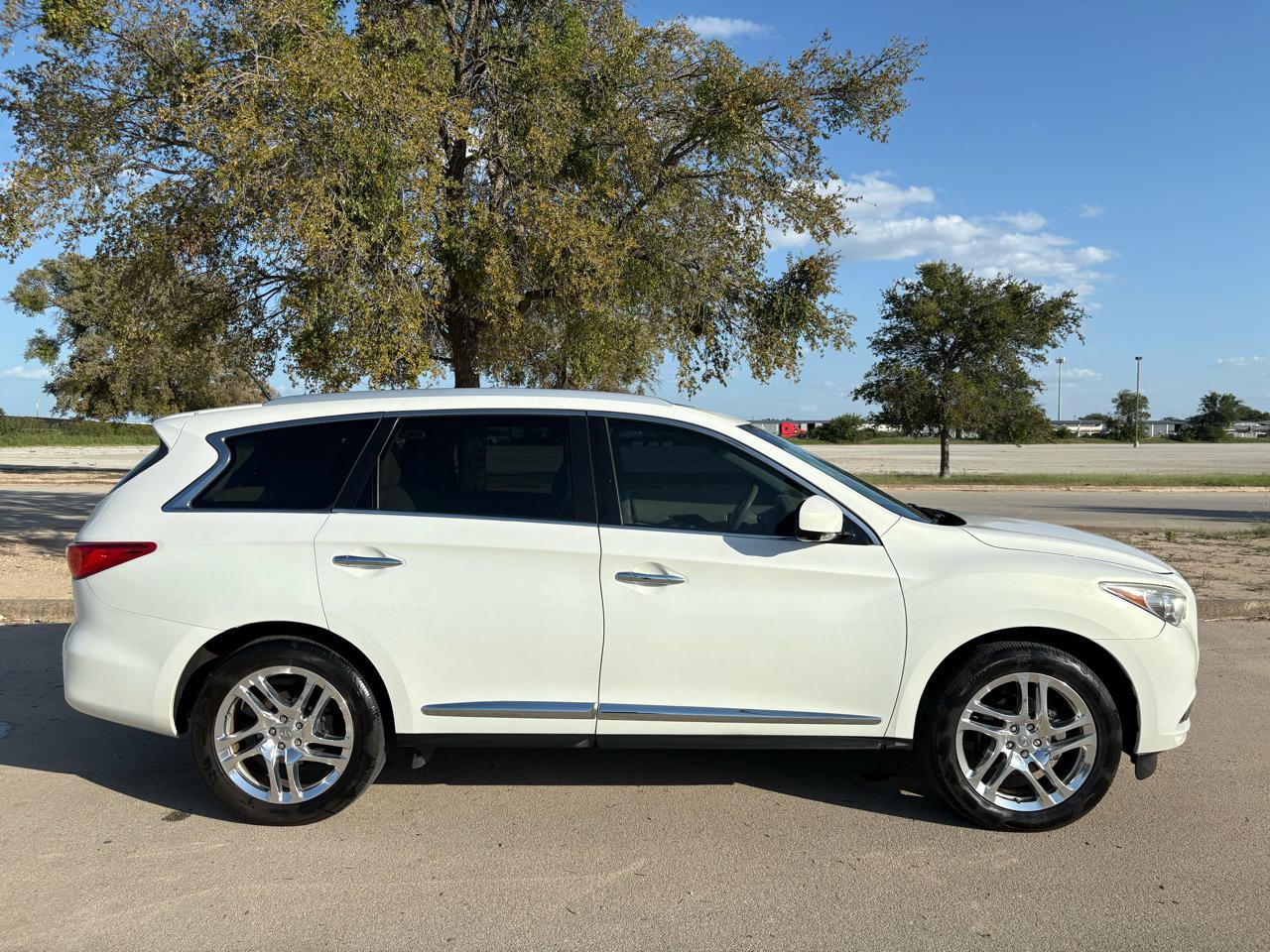 Used 2013 INFINITI JX35 AWD w/ Premium Pkg image 18