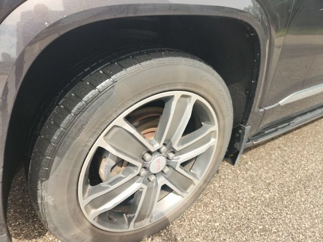 Used 2018 GMC Acadia Denali w/ Technology Package AWD/4WD image 2