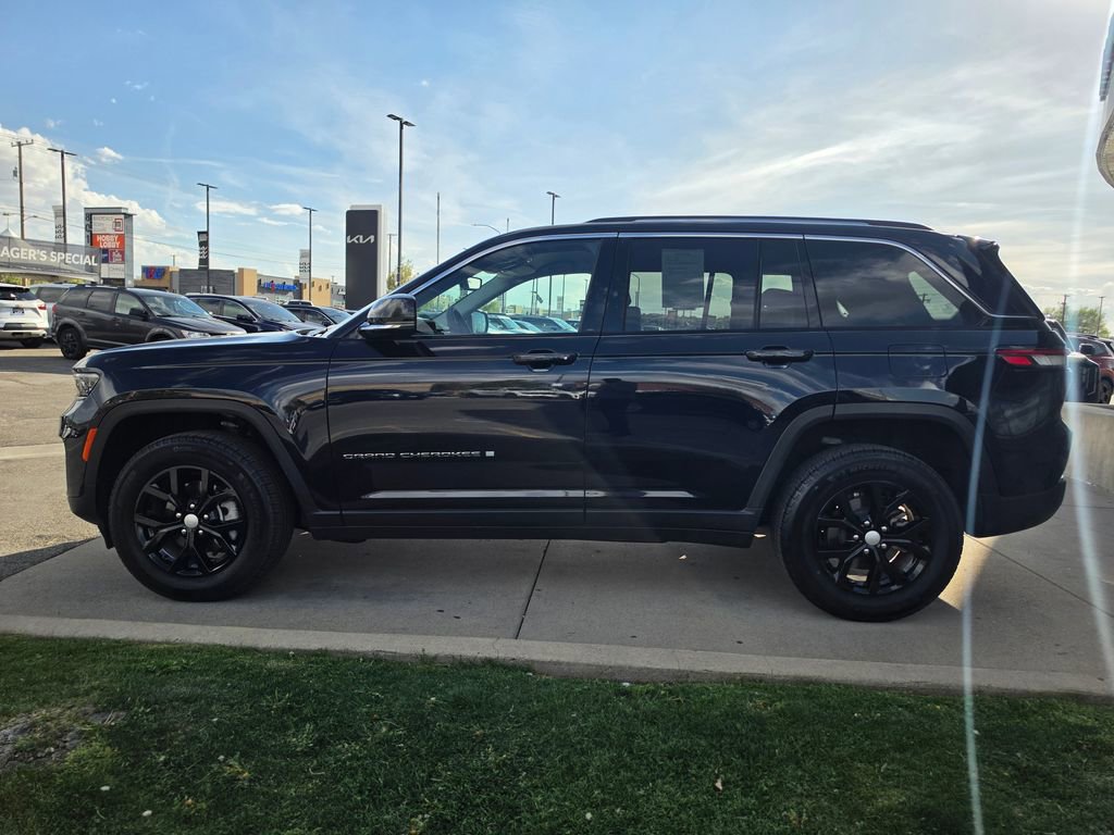 Used 2024 Jeep Grand Cherokee Limited w/ Trailer Tow Package image 8