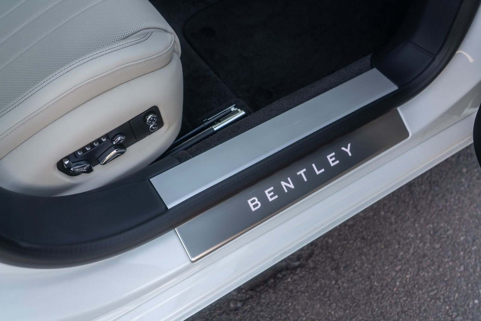 New 2026 Bentley Flying Spur Plug-In Hybrid image 45