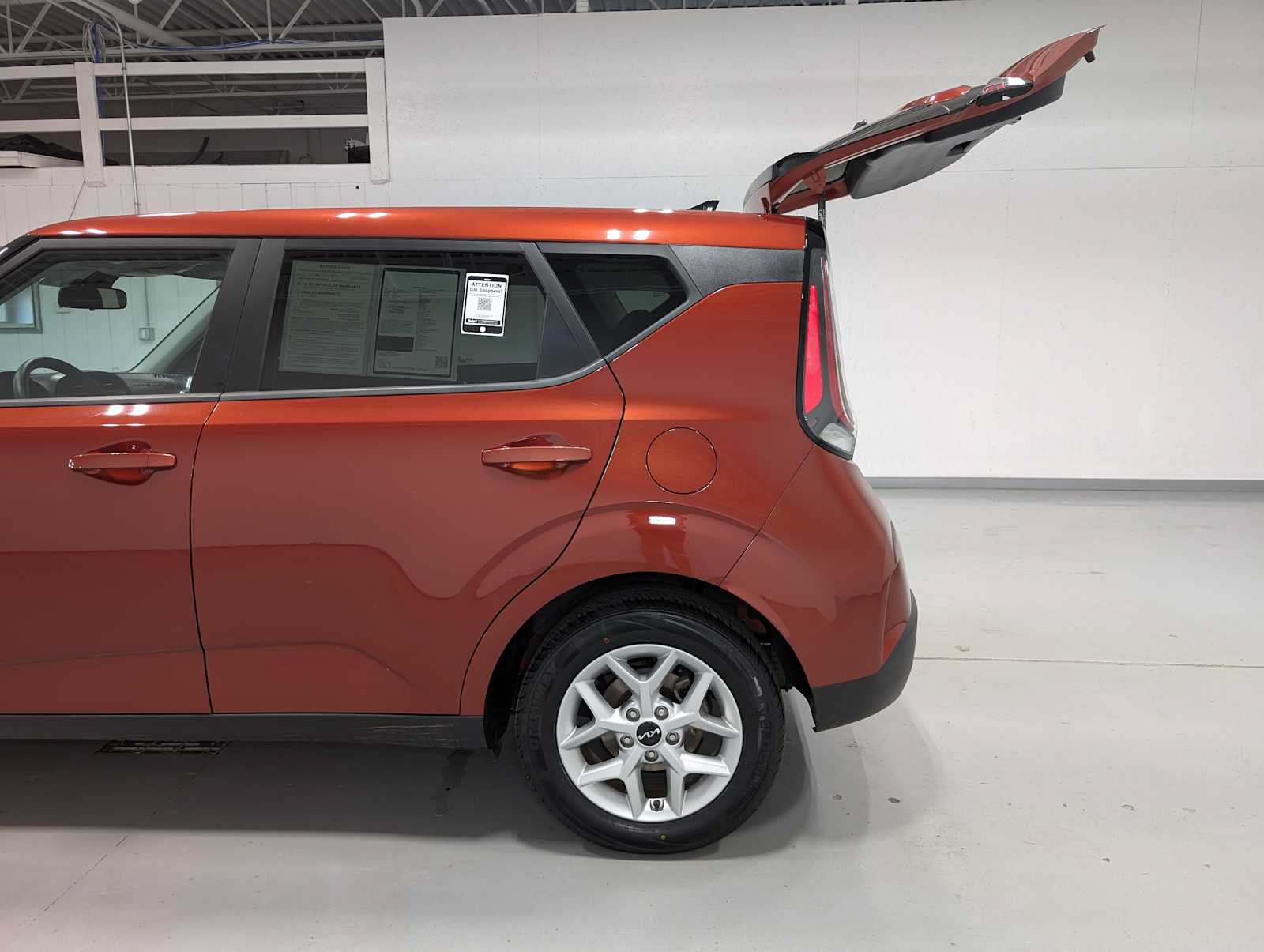 Certified 2023 Kia Soul LX w/ LX Technology Package FWD image 11