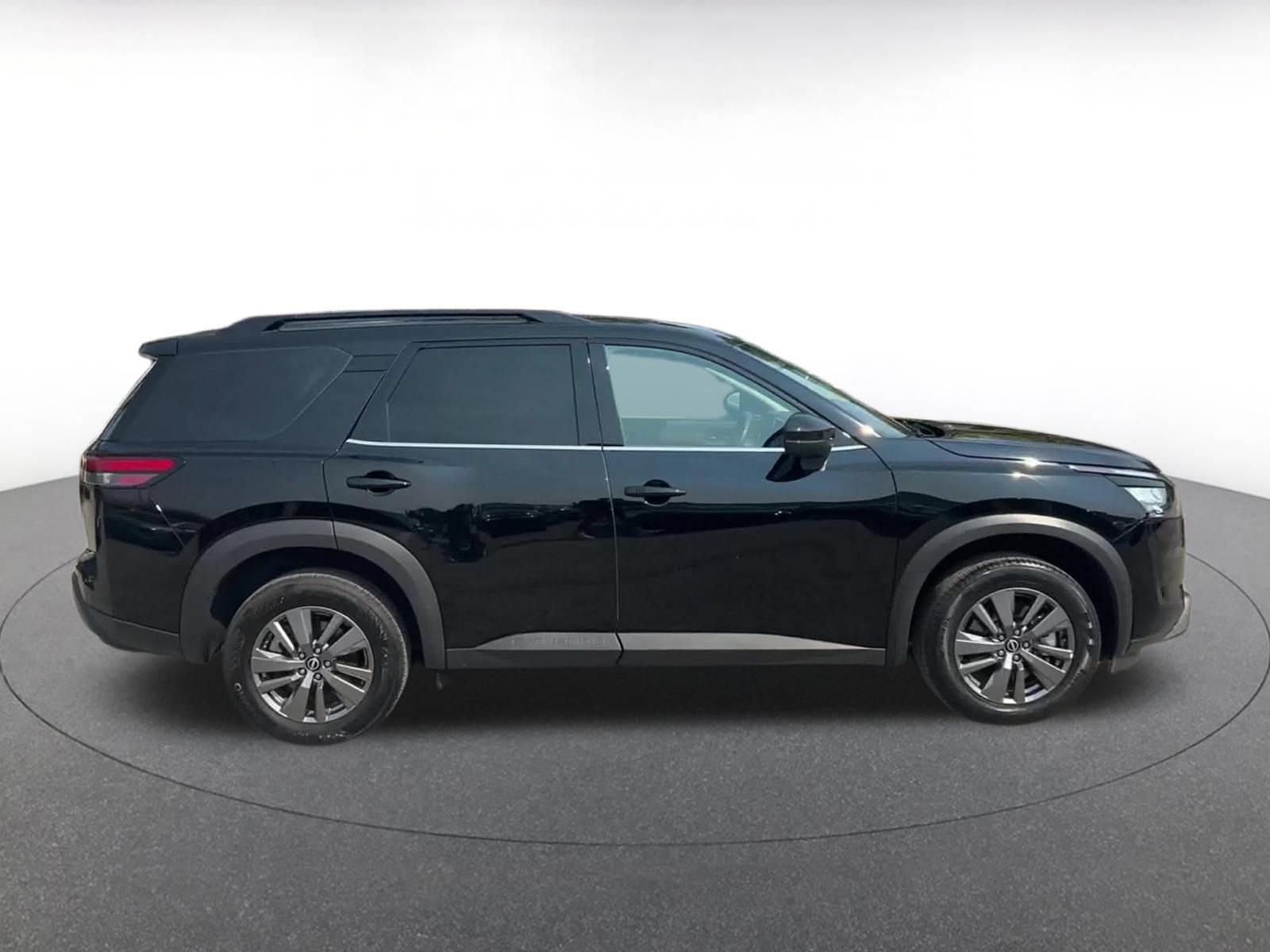 Used 2025 Nissan Pathfinder SV FWD image 15