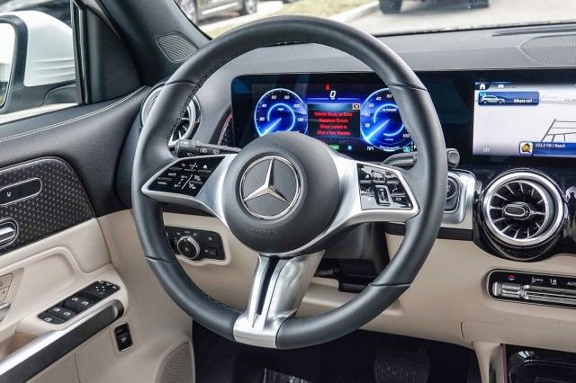 Used 2024 Mercedes-Benz EQB 300 4MATIC image 15