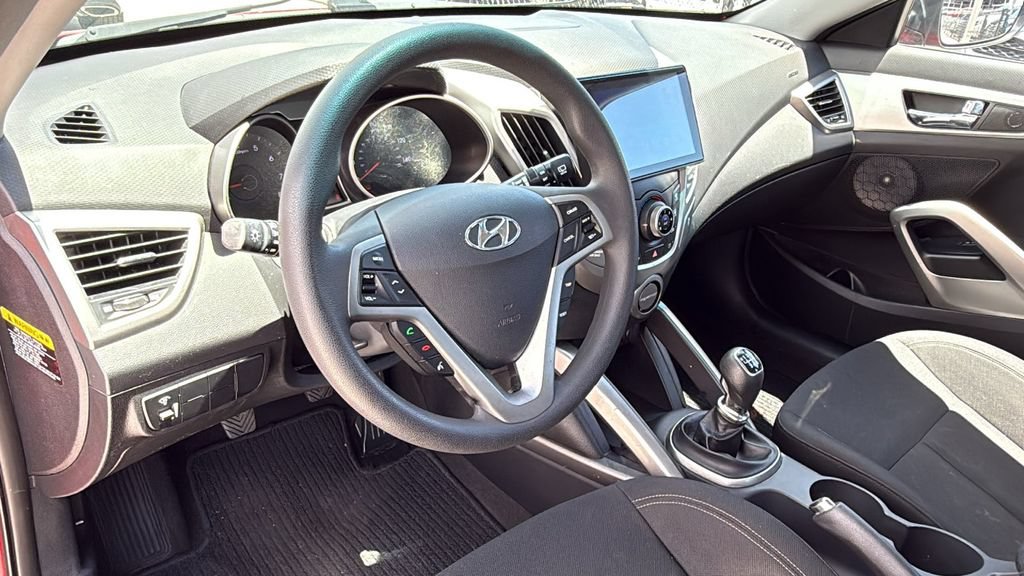 Used 2016 Hyundai Veloster FWD image 23