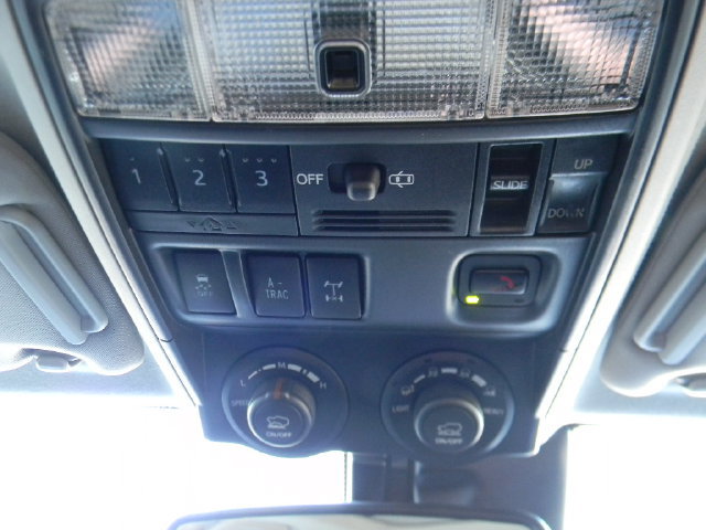 Used 2020 Toyota 4Runner Venture w/ Moonroof Package AWD/4WD image 16