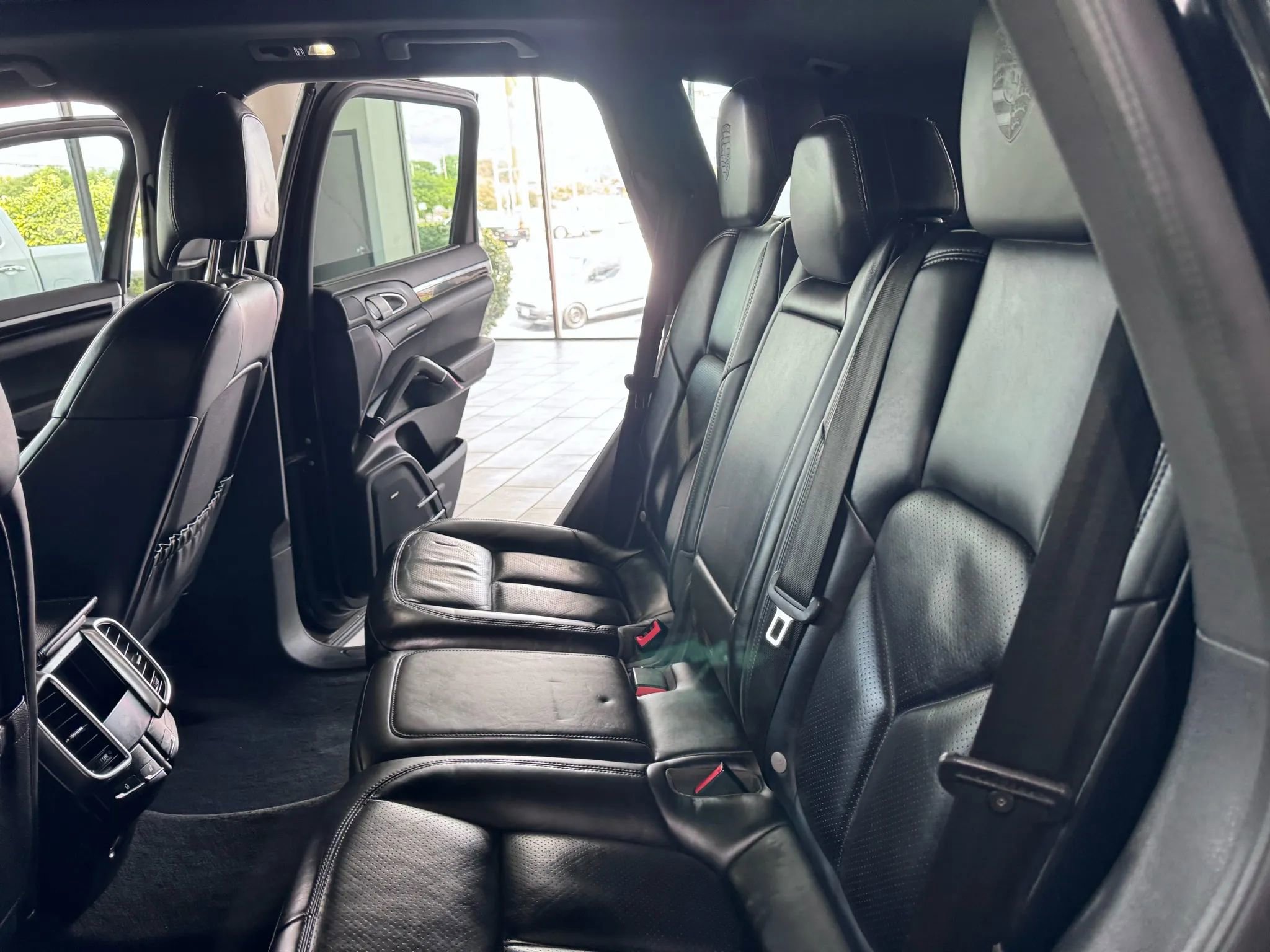 Used 2018 Porsche Cayenne Platinum Edition image 19