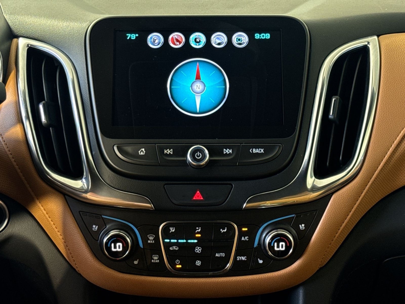 Used 2018 Chevrolet Equinox Premier FWD image 20