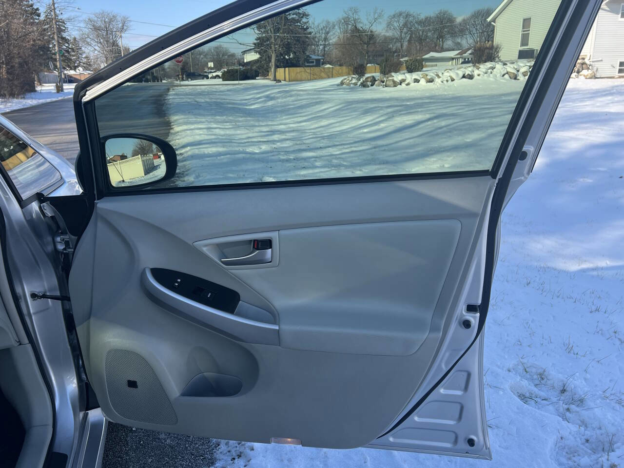 Used 2015 Toyota Prius Four w/ Deluxe Solar Roof Package image 32