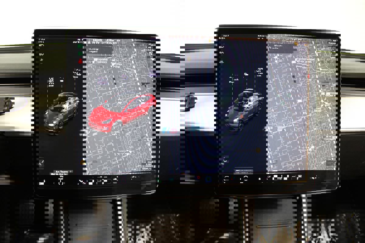 Used 2018 Tesla Model 3 Performance image 14