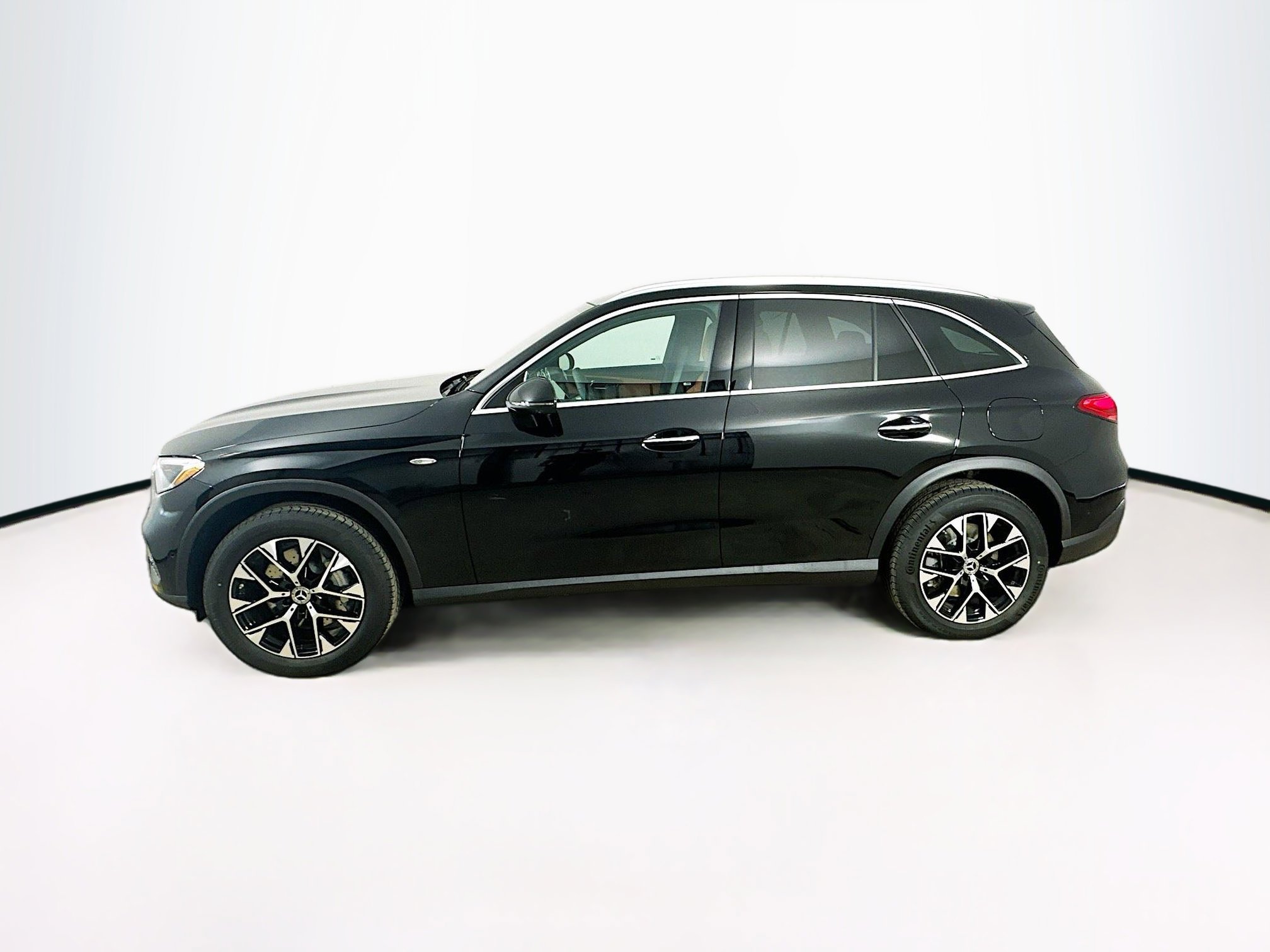 Used 2025 Mercedes-Benz GLC 350e 4MATIC image 4