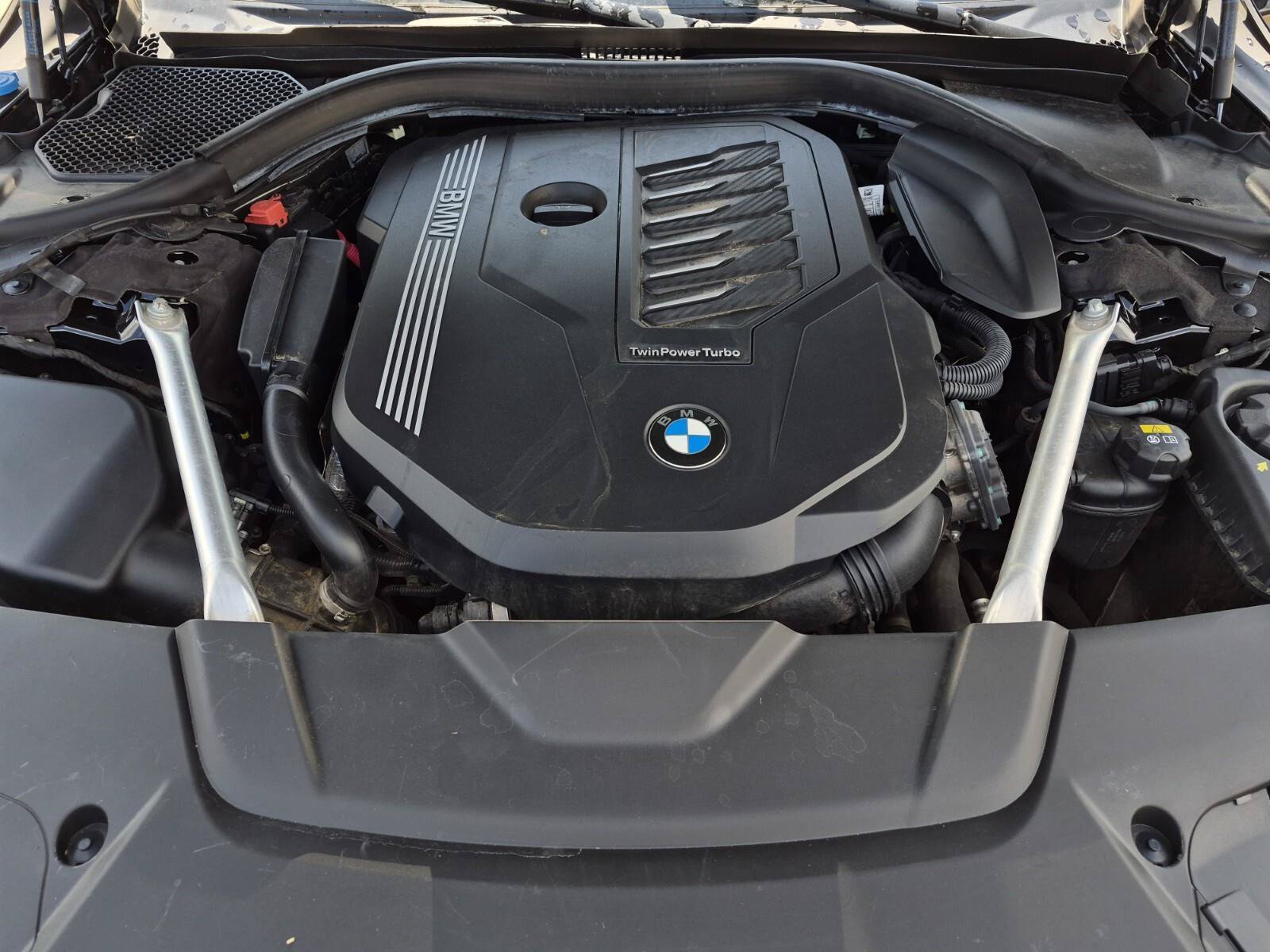 Used 2021 BMW 740i w/ Premium Package RWD image 8