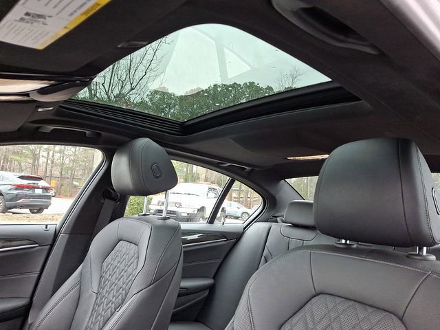 Used 2021 BMW 530e w/ Parking Assistance Package image 18