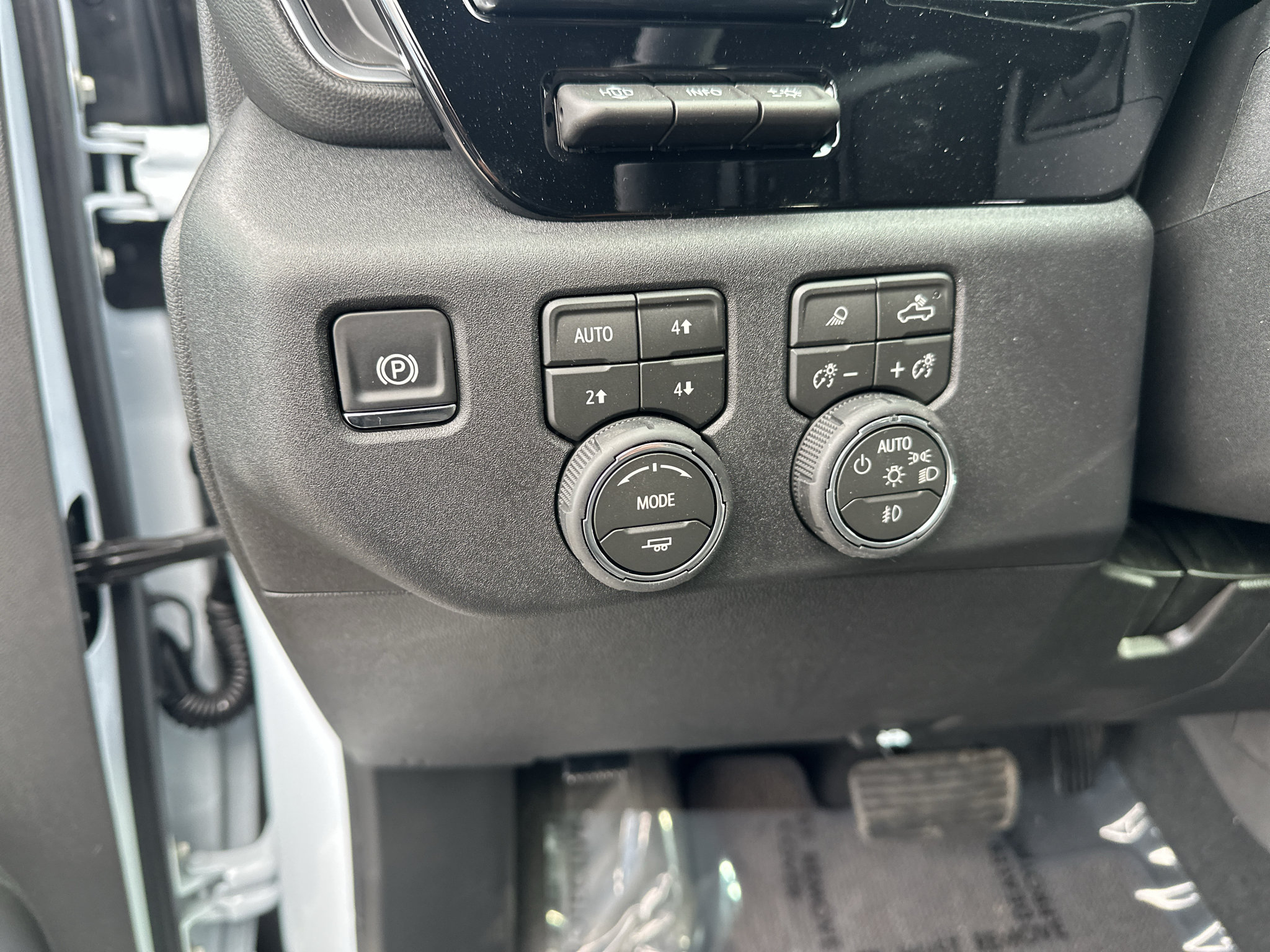 New 2026 Chevrolet Silverado 3500 High Country w/ High Country Premium Package AWD/4WD image 26