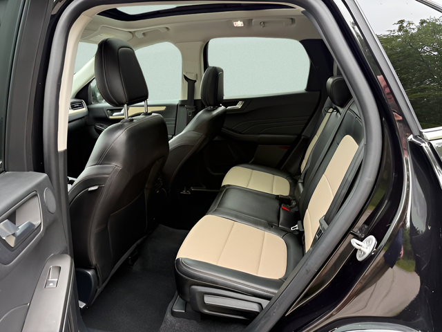Used 2021 Ford Escape Titanium w/ Titanium Elite Package AWD/4WD image 5