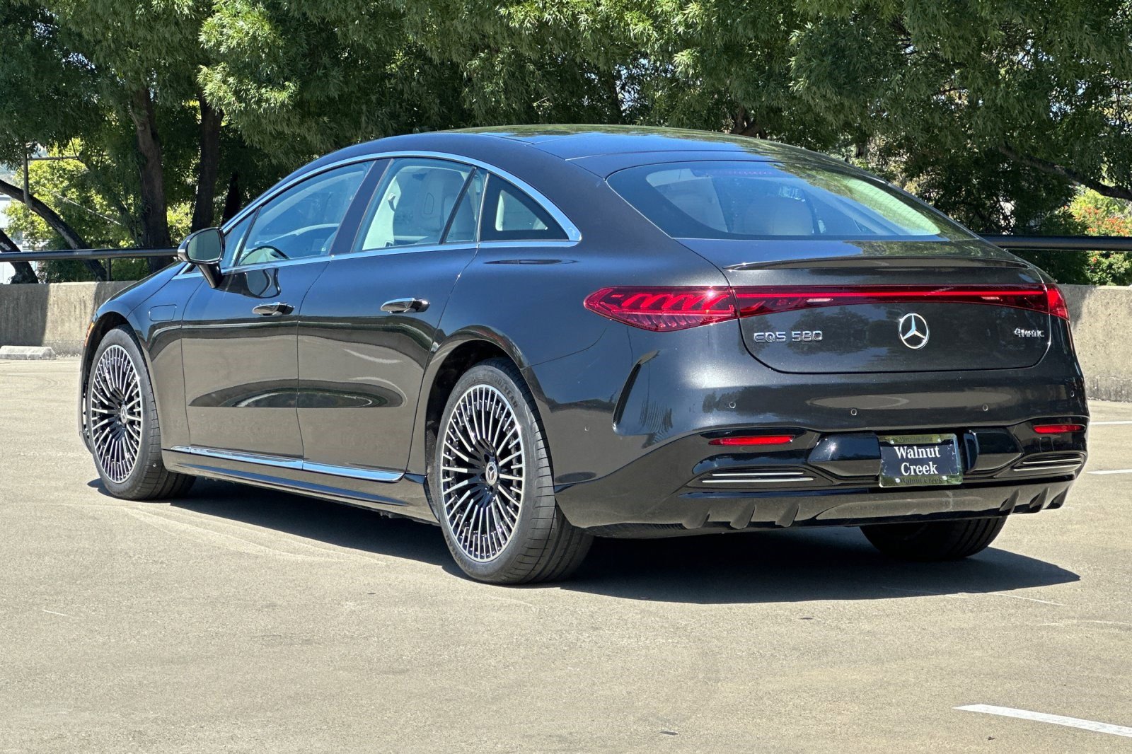 Used 2023 Mercedes-Benz EQS 580 4MATIC Sedan image 3