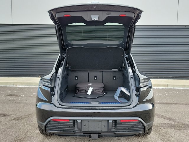 Used 2025 Porsche Macan 4 Electric image 15