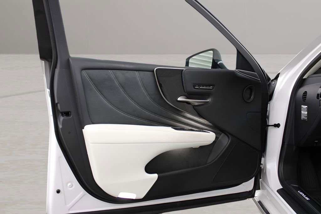 Used 2023 Lexus LS 500 w/ Interior Upgrade Package image 29