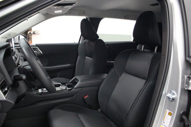 New 2026 Mitsubishi Outlander ES FWD image 7
