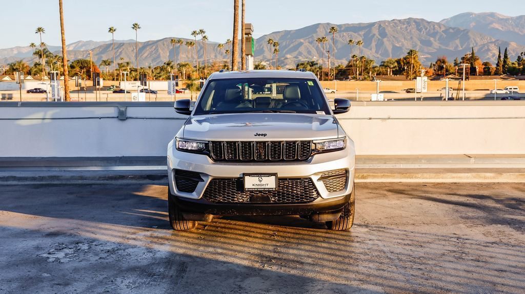 New 2025 Jeep Grand Cherokee Altitude image 3
