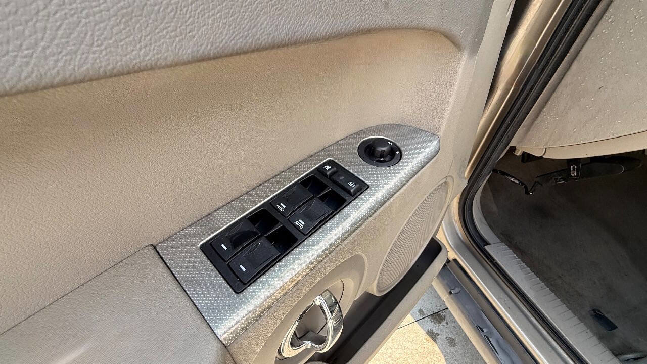 Used 2006 Jeep Commander 2WD image 38