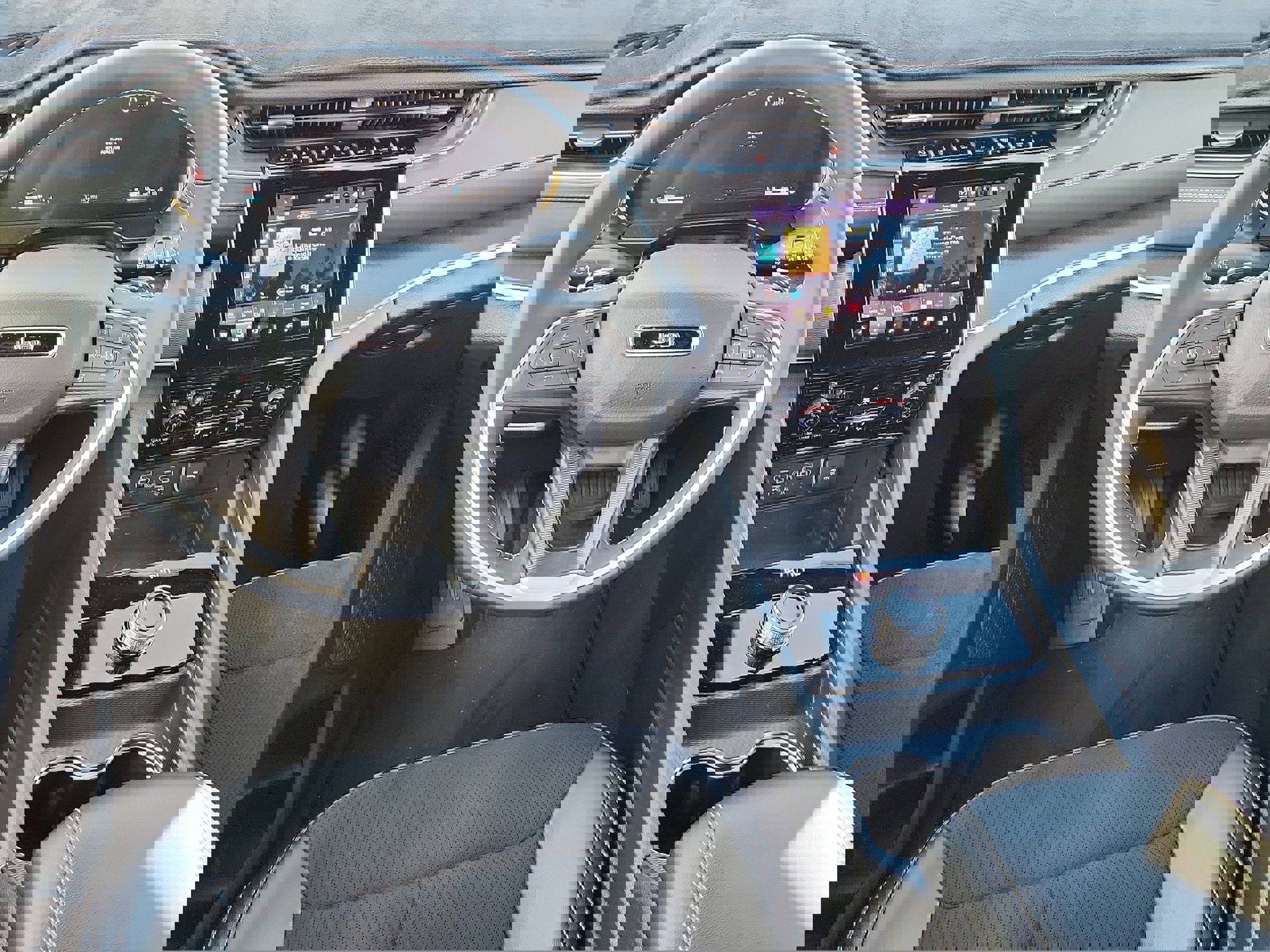 Used 2025 Jeep Grand Cherokee Altitude image 11